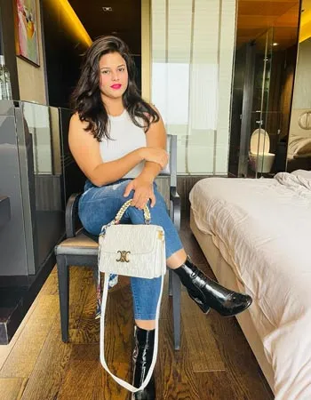 Gorgeous Raipur Call Girl